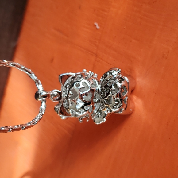 Hello Kitty rhinestone necklace - Picture 4 of 7